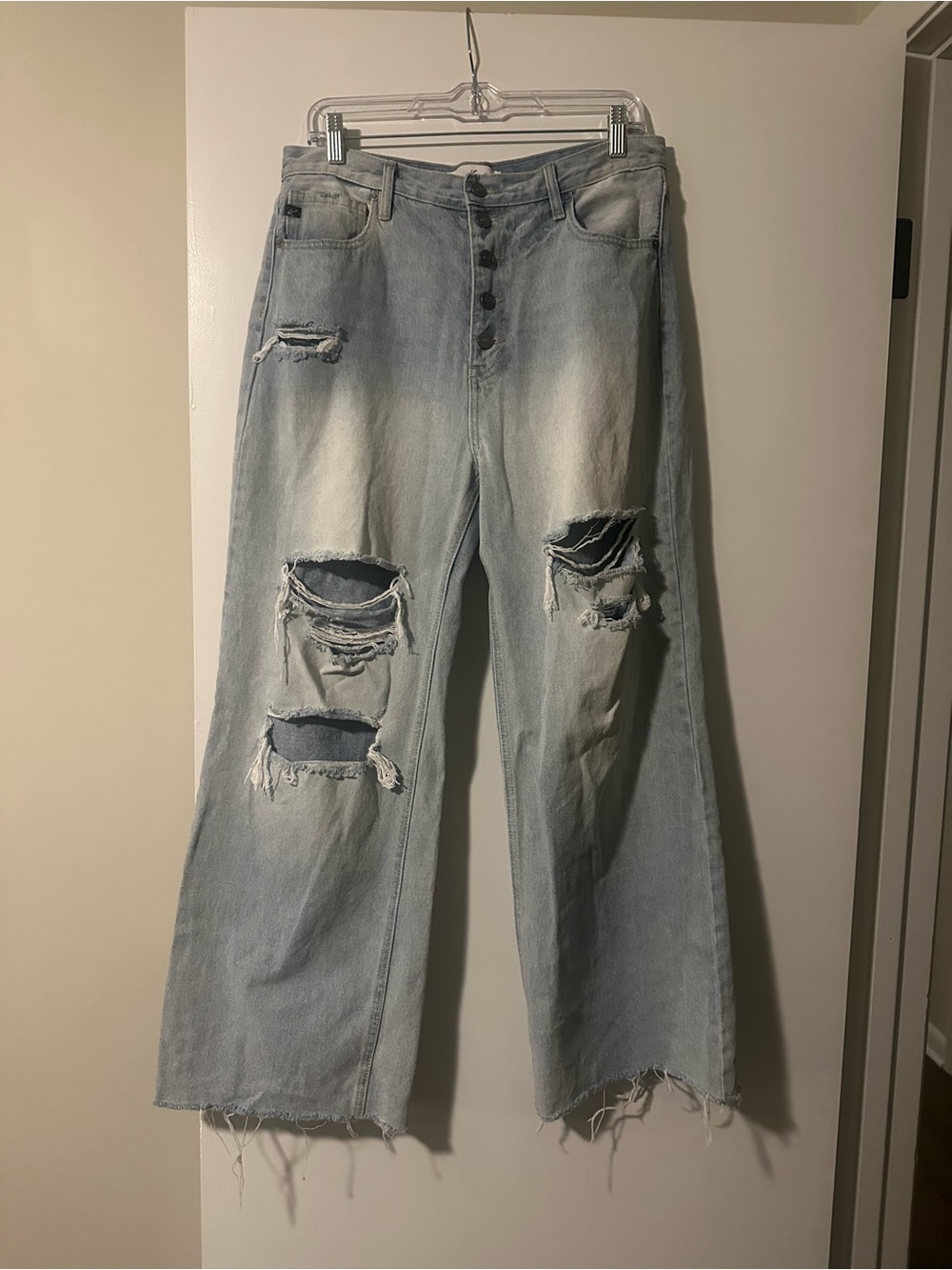 Women’s Size 11/29 Light Wash Distressed Kancan Wide-Leg Women’s Jeans